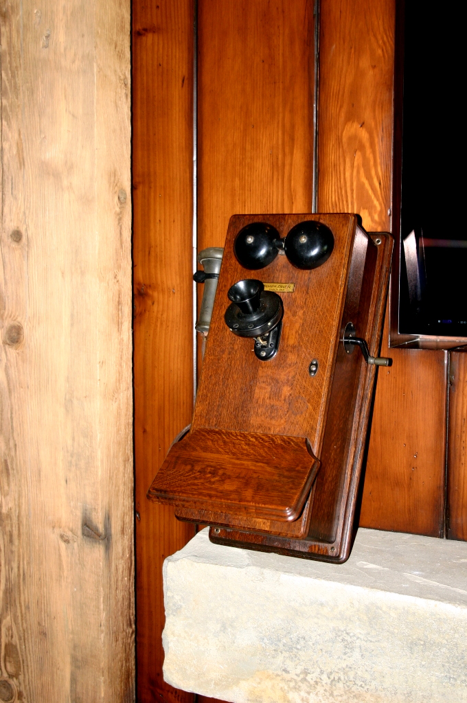 Hand Crank Phone WE 1317